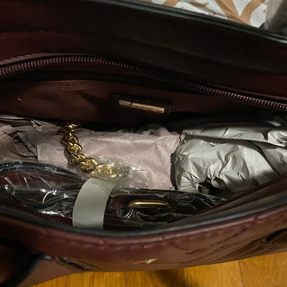 Burgundy handbag - gold hardware - ALDO - Picture 4 of 5